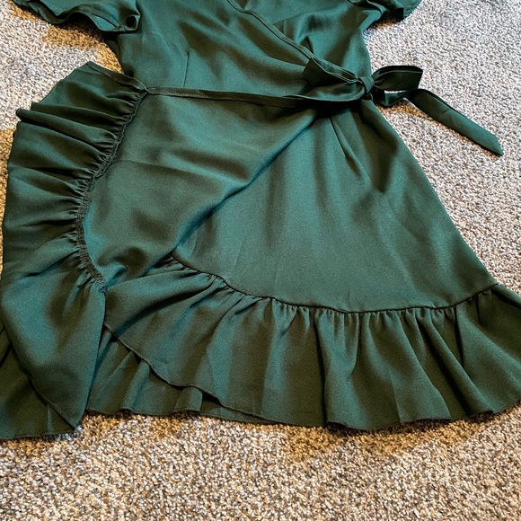 NWT! Emerald Green Flutter Sleeve Wrap Ruffle Dress - Picture 7 of 11